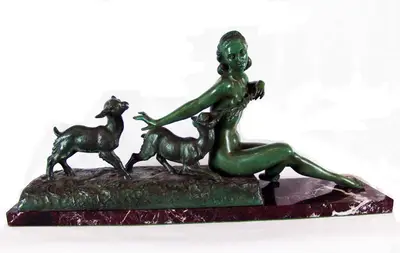 Бронзовая скульптура в стиле Ар-Деко (Art Deco) "Девушка с козлятами''
