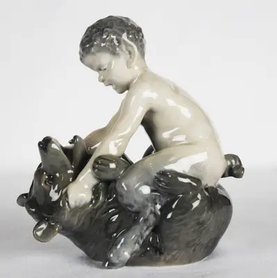 Статуэтка «Фавн, борющийся с медвежонком» (Фавн с медведем) 1968г.
