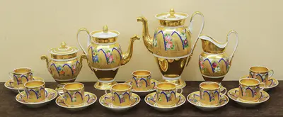Кофейный сервиз с декором в виде пальметт и цветов (24 предмета)