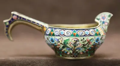 Ковш с расписной эмалью по скани, украшенный цветочным орнаментом